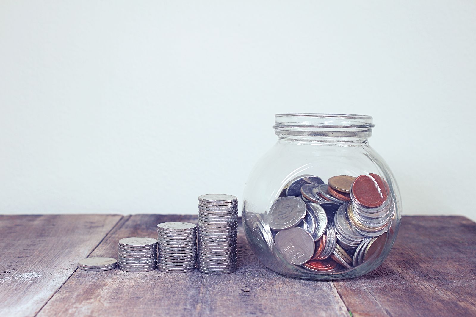 Ile gotówki warto mieć w domu na emeryturze? Jedna prosta zasada